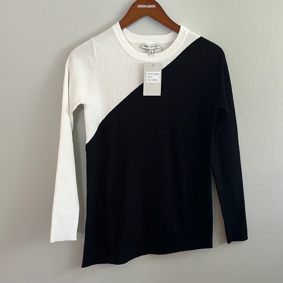 Neiman Marcus Sweaters - New with tags black and white Neiman Marcus crewneck sweater